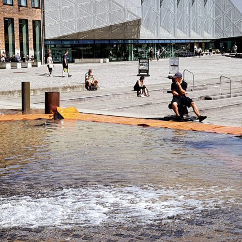 Temporary flood barriers by Lakeside