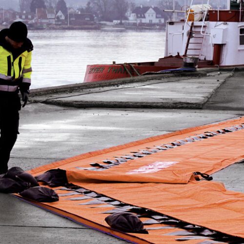 Temporary flood barriers