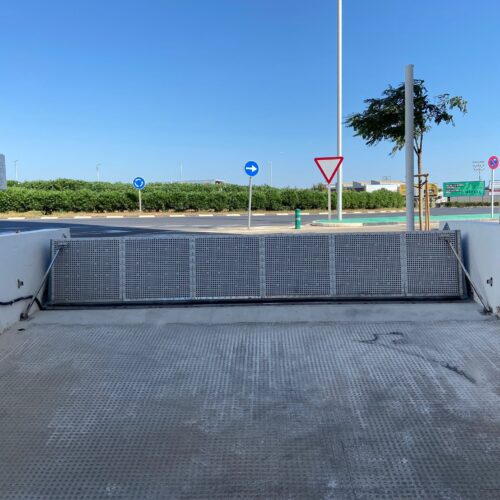 Lakeside Hydraulic Automatic Flood Barrier in Spain